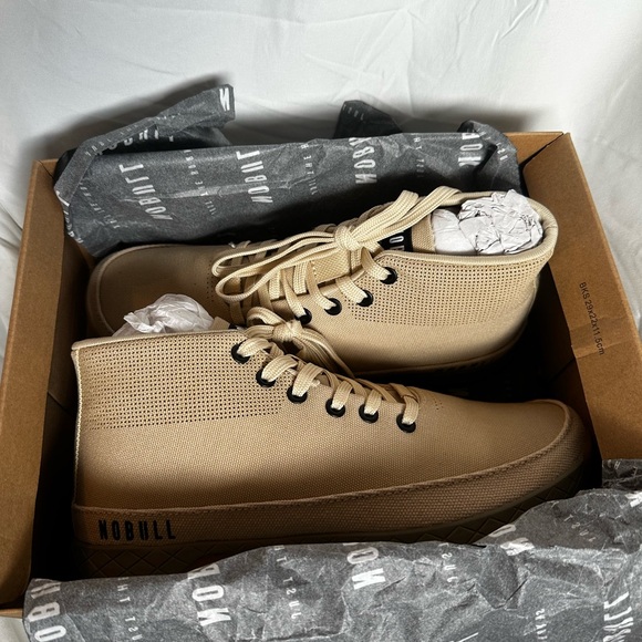 NOBULL Canvas Trainer Mid
Desert/Gum
Women’s 9 / Men’s 7.5 - Picture 6 of 10